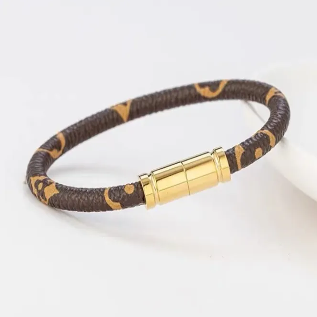 Elegant French style Charm Bracelets for woman leather bracelets mens vintage print old wer jewelry stylish Youth Chain Top designer Leather Hand Rope Wristband