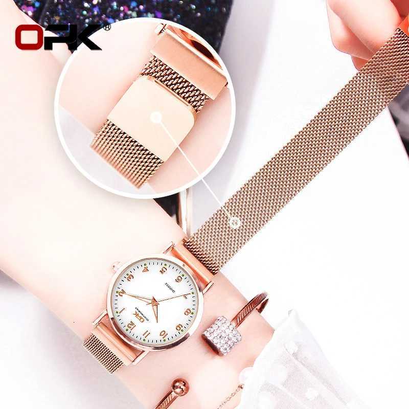 8115 Magnetic Strap With Automatic Adsorption Strap Quartz Watch Mens Watch X250726