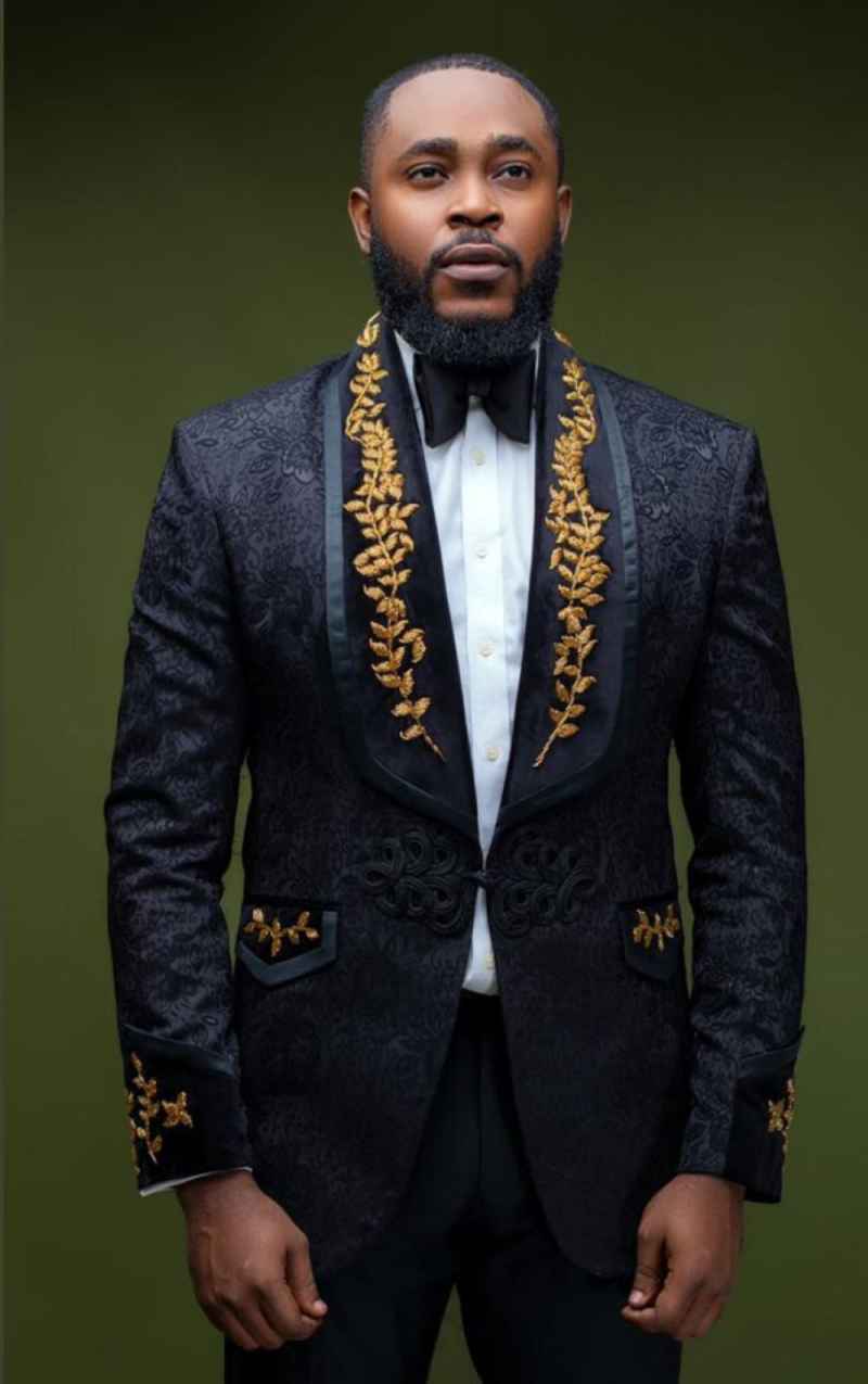 Handsome Jacquard 2 Pieces Men Suits One Button Shawl Lapel Appliques Tuxedo Slim Wedding Groom Prom Plus Size Costume Homme Bridegroom Tailor Made Co