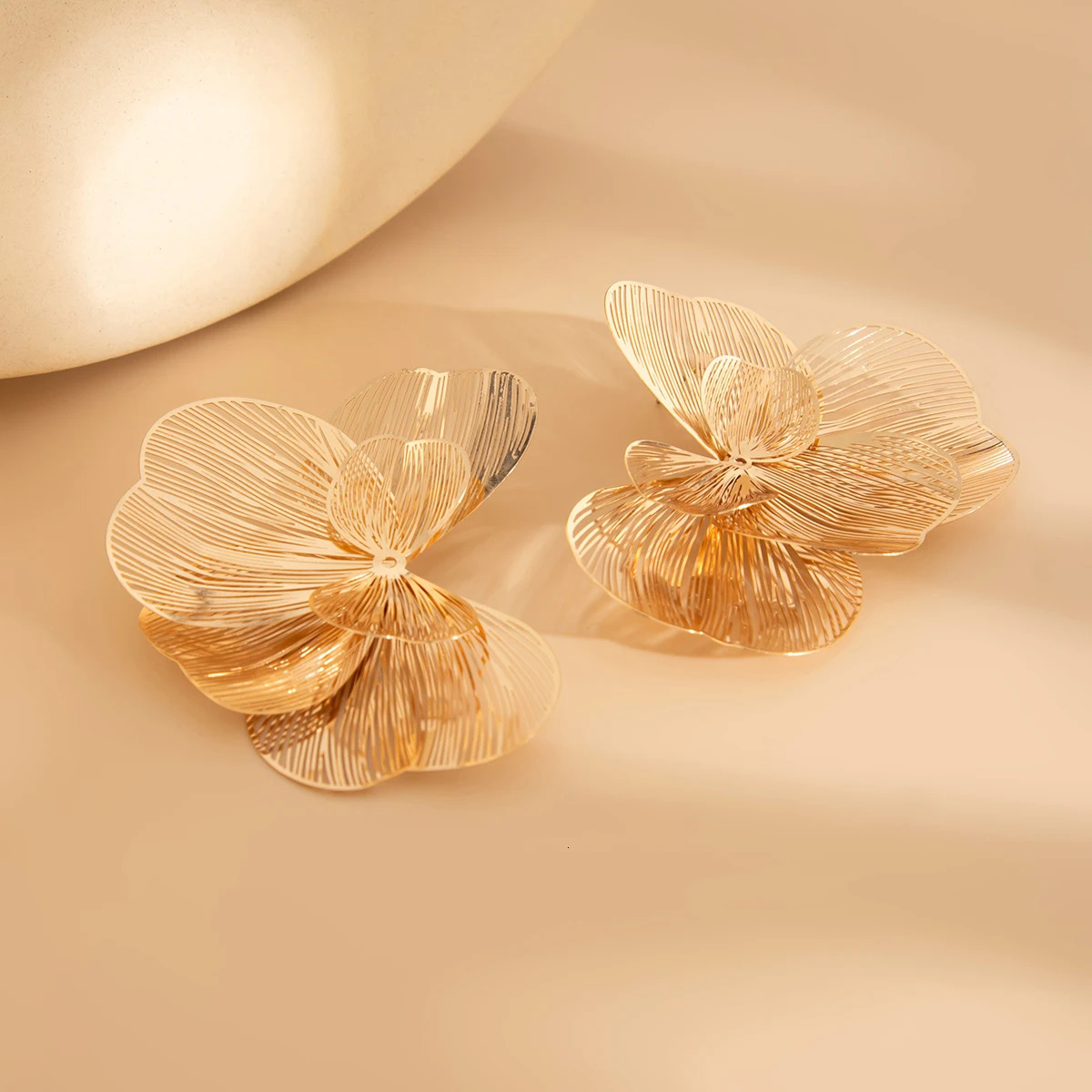 Ingemark Creative Chic Petal Flower Stud Earrings for Women Trendy Wed Bridal Gold Color Piercing Earring Daily Jewelry Gifts 250715