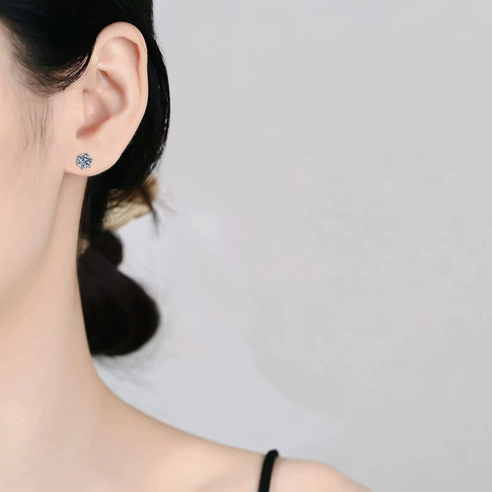 Valentine VVS 0.1-3Carat Round Brilliant Stud Earrings Luxury Design Jewelry with Moissanite Earrings