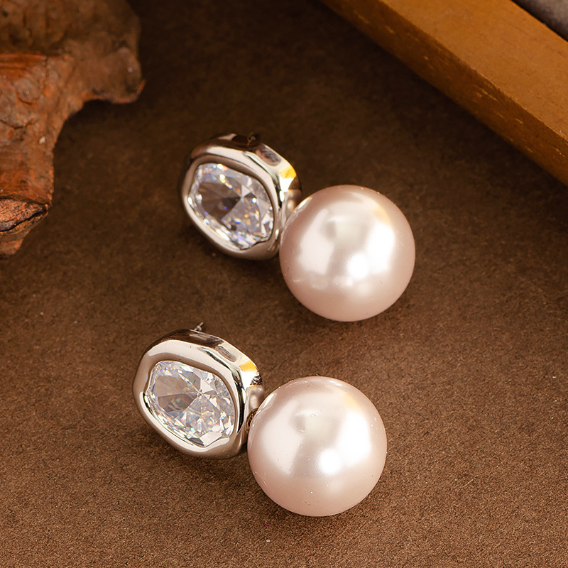 Unique Design Irregular Sparkling Zircon Pearl Stud for Women Elegant Simple Fashion High-end Light Earrings