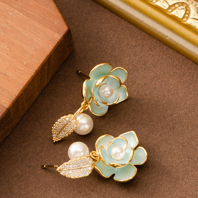 Fashion Exquisite Asymmetric Glaze Pearl Inlaid Rose Flower Stud for Women High-end Versatile Elegant Sier Needle Earrings