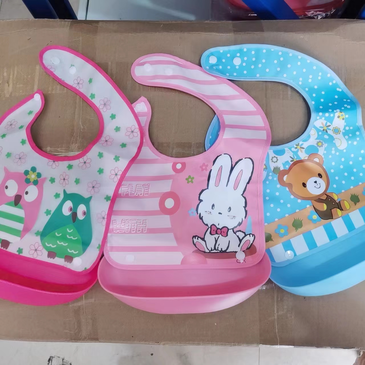 Child Protective Clothing: Waterproof Sleeveless Baby Bib for Easy Cleaning & Safe Eating
