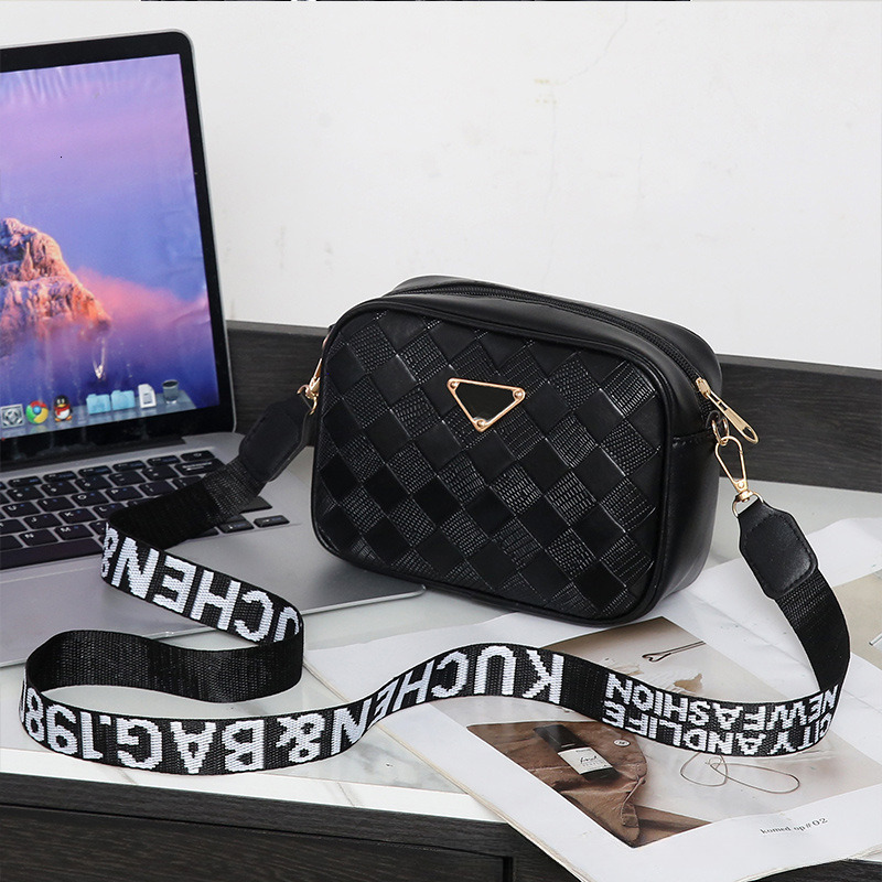 Fashionable Women's Woven Texture Handbag With Free Shipping, Designer's Luxurious Texture Small Square Bag, Shoulder Bag, New Casual Makeup