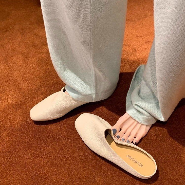 The 2025 New Style Of Cowhide Women's Closed Slippers Luxury Designer Beach Sandals Half Slippers For Outdoor Wear Fairy-like Flat Slippers On Mu