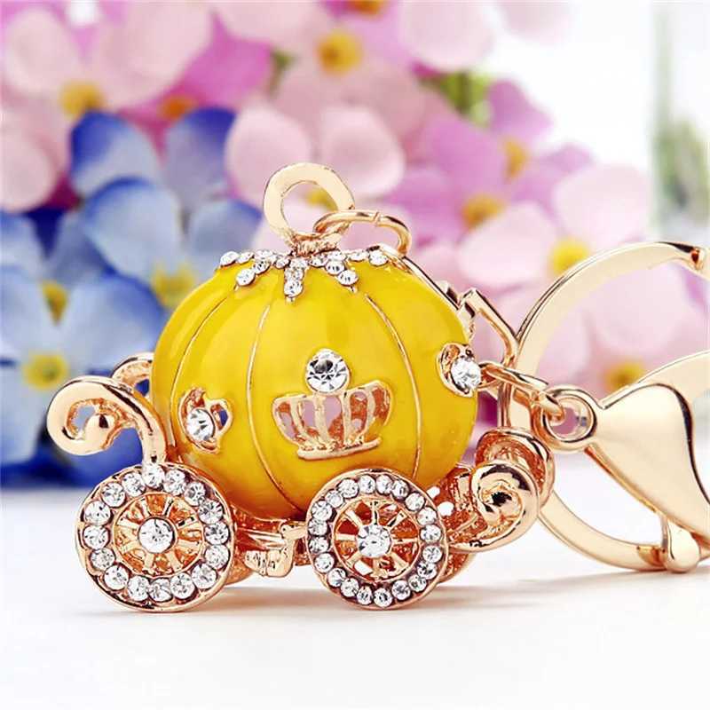 Fantastic Princess Pumpkin Carriage Keyring Crystal Hallowmas Fairytale Keychain Painted Purse Bag Pendant Car Key Ring Holder R250725