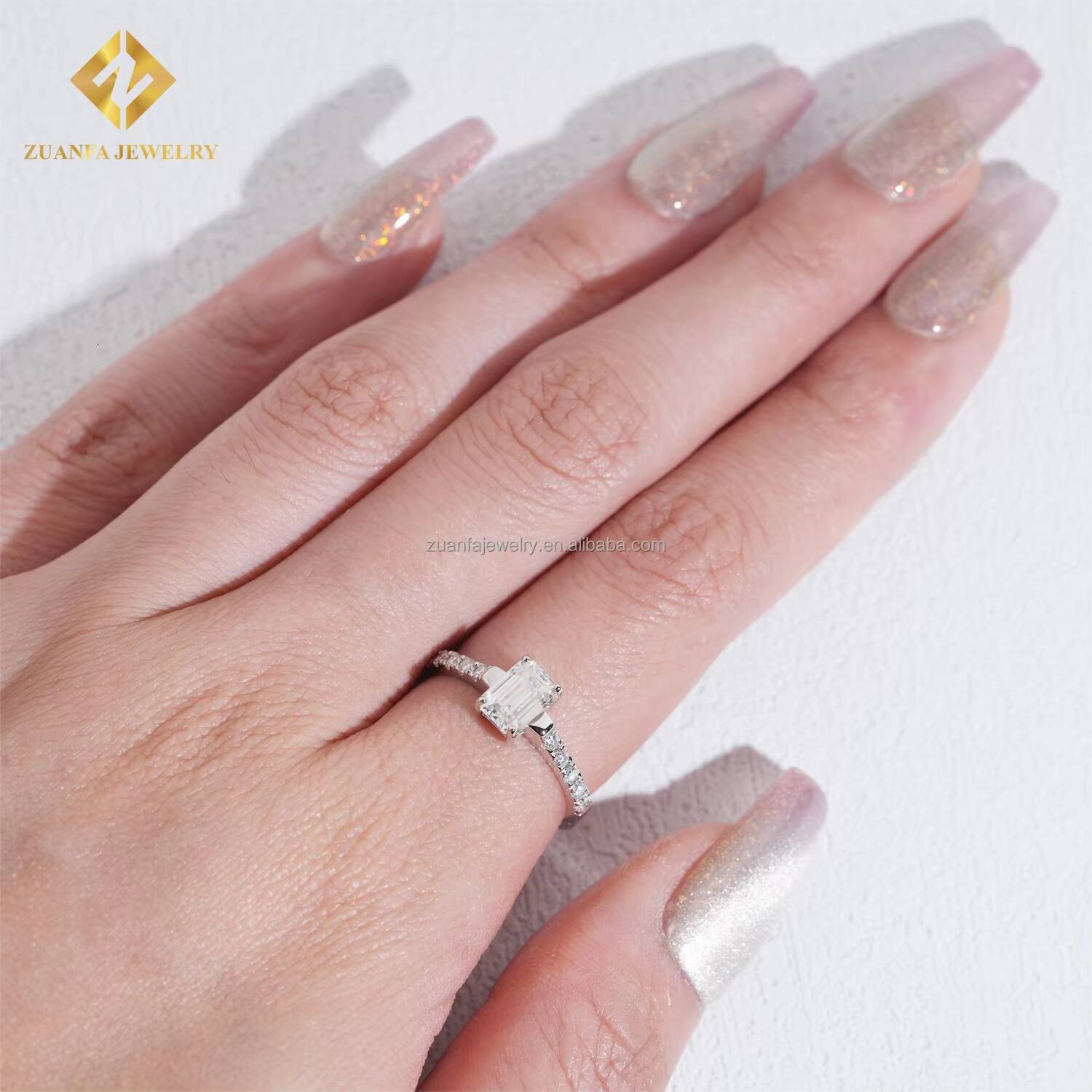 Halo Hidden Pass Diamond Tester Stylish S925 Boutique Luxury Iced Out Jewelry 1Ct Emerald Moissanite Diamond Engagement Ring