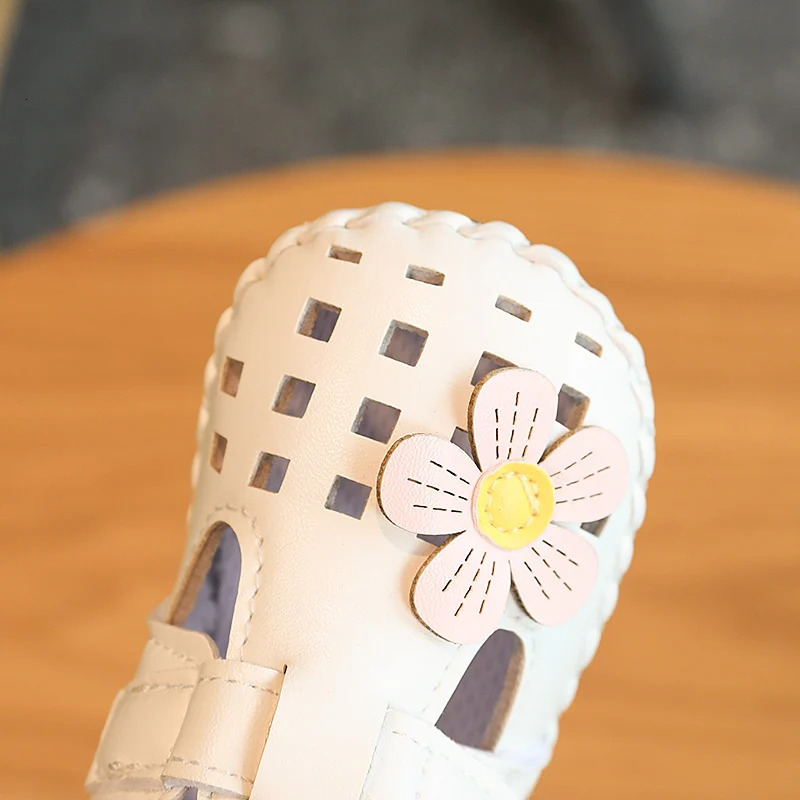 2 Colors Ventilate Cute Little Bear Baby Sandals Infant Girls Shoes Princess Rubber Sole Nonslip Toddler First Walkers 250725