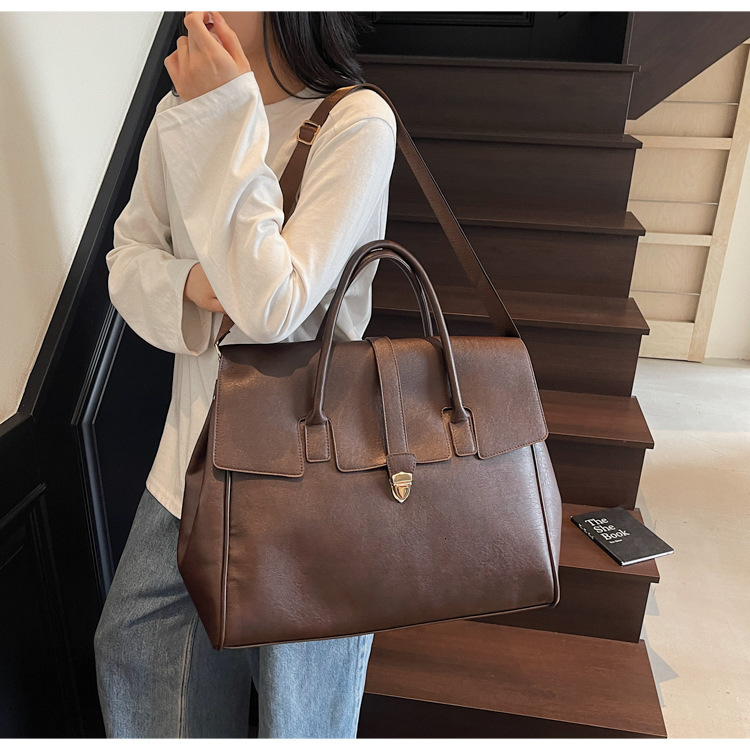Designer bag 2025 2025 New Handheld Briefcase for Women Vintage Large Capacity Commuter Bag Short Trip Travel Bag Business Trip Travel Bag Luxury Bag