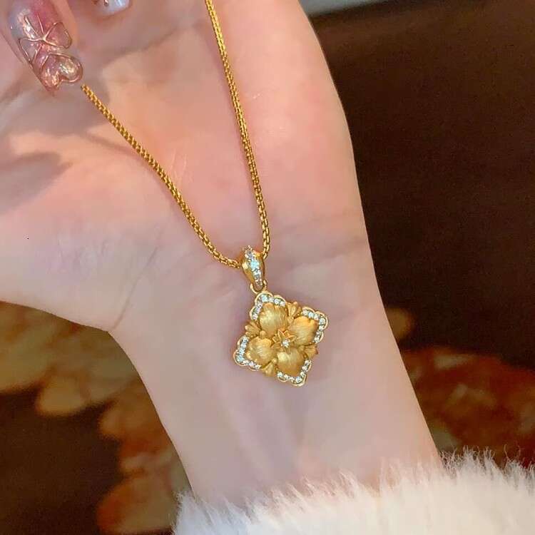 New Hot Luxury jewelry designer necklace medieval gold brushed clover pendant necklace women's palace style necklace niche personalized design co