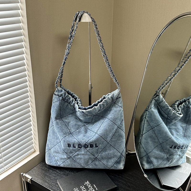Designer bag 2025 2025 New Denim Large Capacity Women Quilted Chain Spring Versatile Casual Shoulder Bag College Student Class Bag Luxury Bag