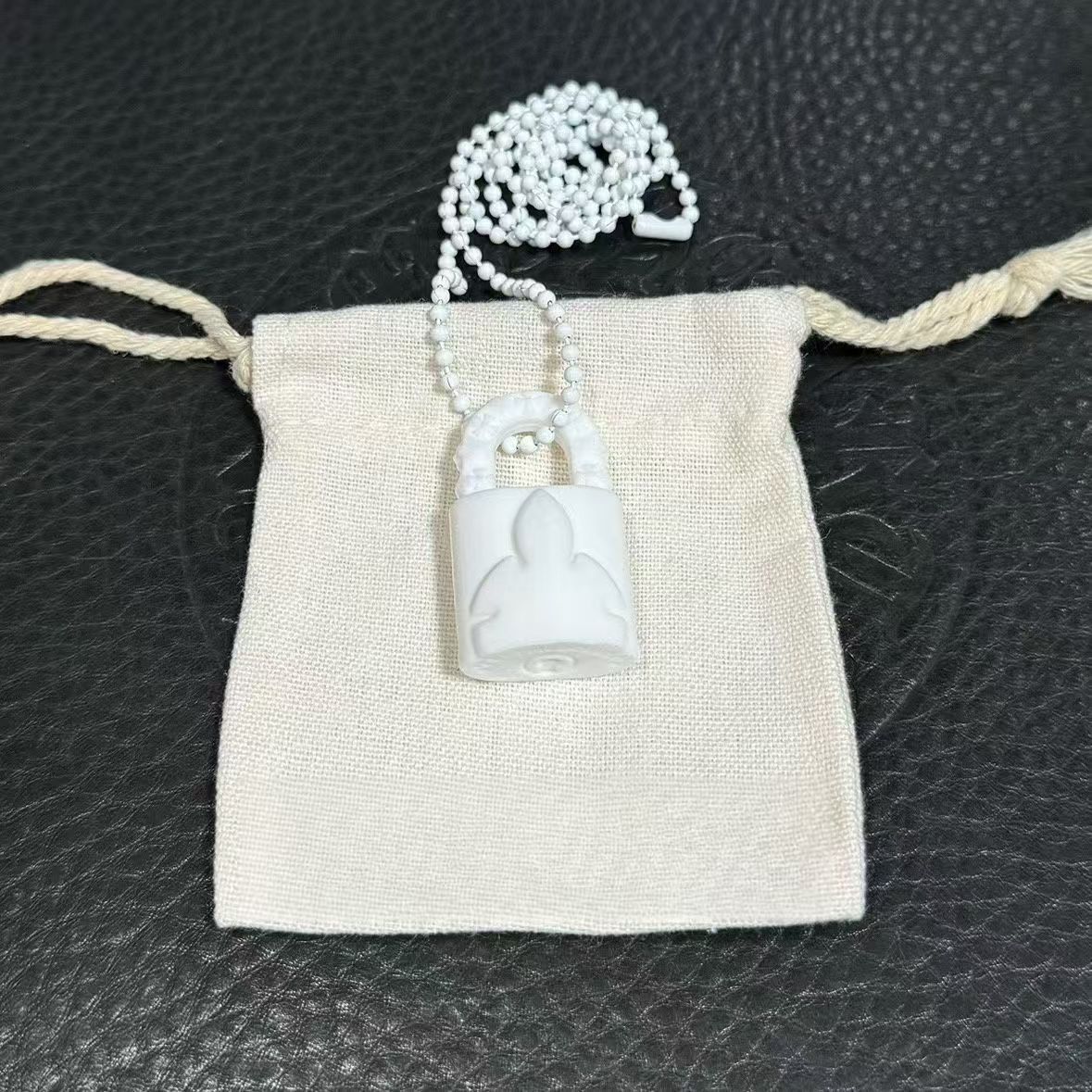 c87 Necklace resin lock colored lock rubber street dance hip-hop letters Couple colored jewelry new