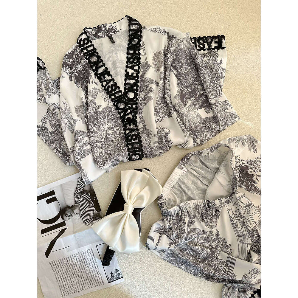 Rich Lady Lace Embroidery V-Neck Ink Painting Spring Summer New Ice Silk Pamas Women's Best Friend Homewear Gift Box