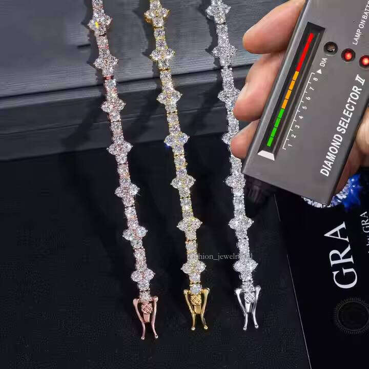 New Design Fashion Women's Sier VVS Silicon Stone Iced Four-Leaf Clover Cross Tennis Chain Bracelet