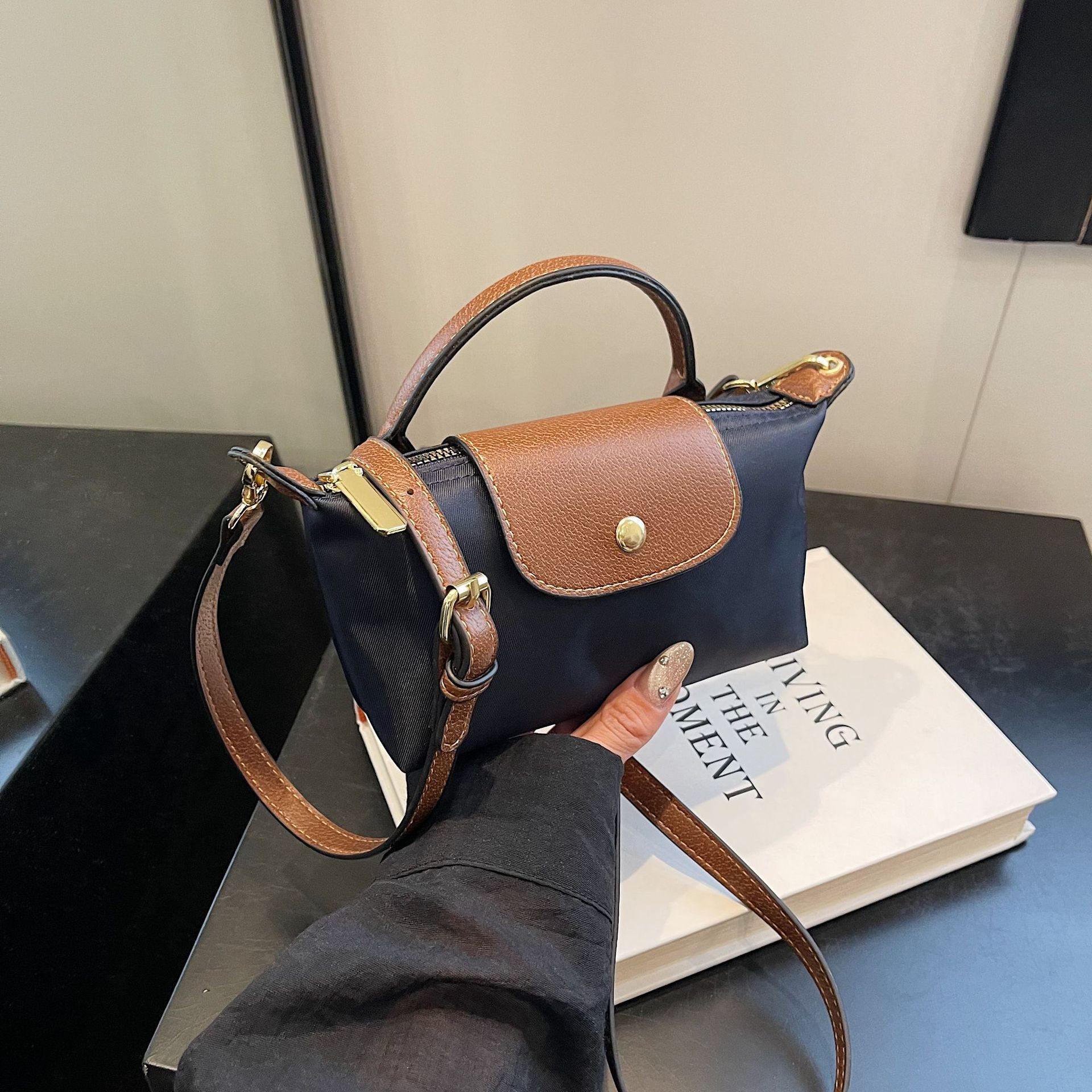 Designers Bag Autumn Winter Canvas Crossbody Mini Bag For Women 2025 New Cross-border Handheld Nylon Dumpling Bag Single Shoulder Phone Bag