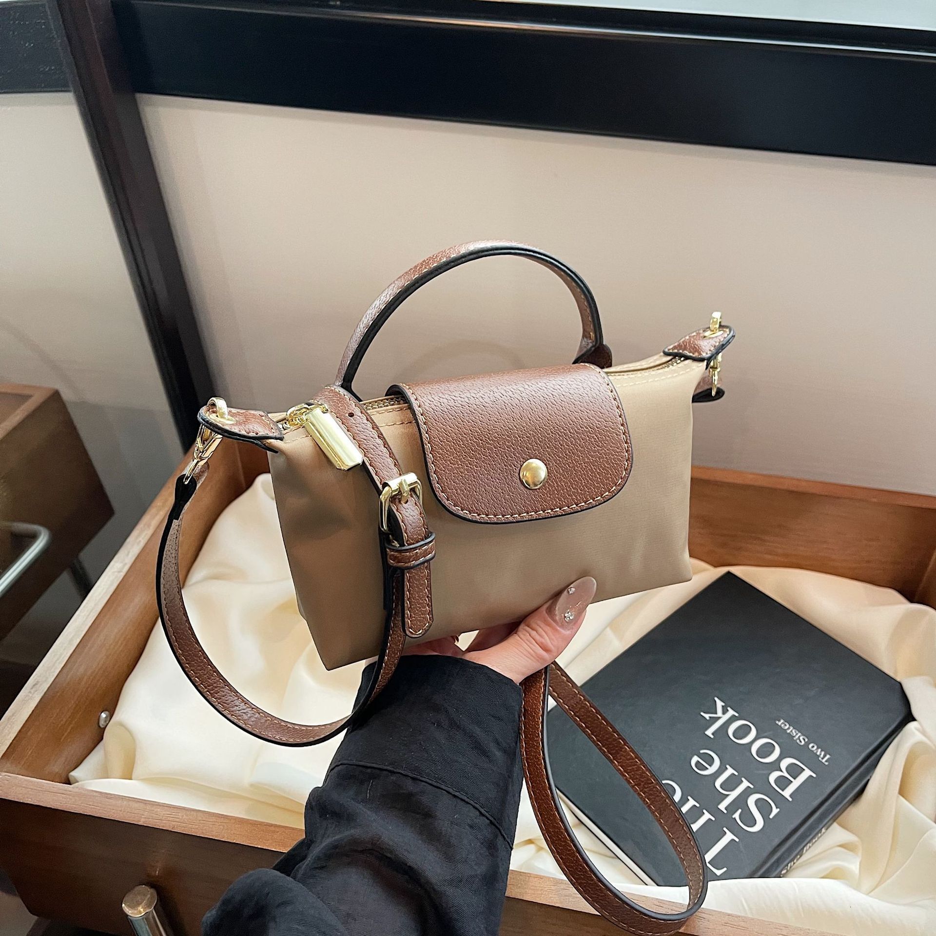 Designers Bag Autumn Winter Canvas Crossbody Mini Bag For Women 2025 New Cross-border Handheld Nylon Dumpling Bag Single Shoulder Phone Bag