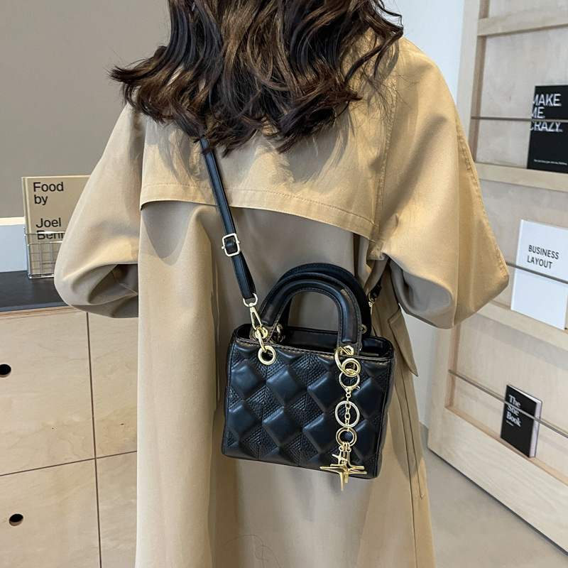 Niche Designer 2025 New Women's Trendy Hot Style Versatile Socialite Crossbody Fashion Handbag Princess Diana Bag