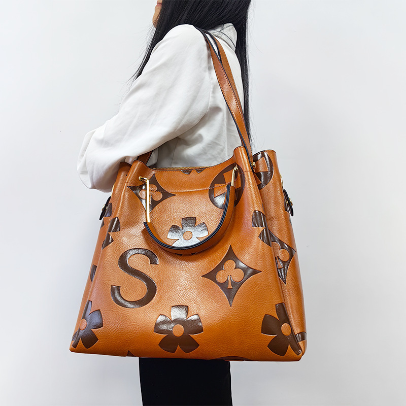 High-end Crossbody Bag For Designer Ladies Outdoor Large Capacity Fashionable Embossed Shoulder Bag Beach Handbag Casual Daily Bucket Bag