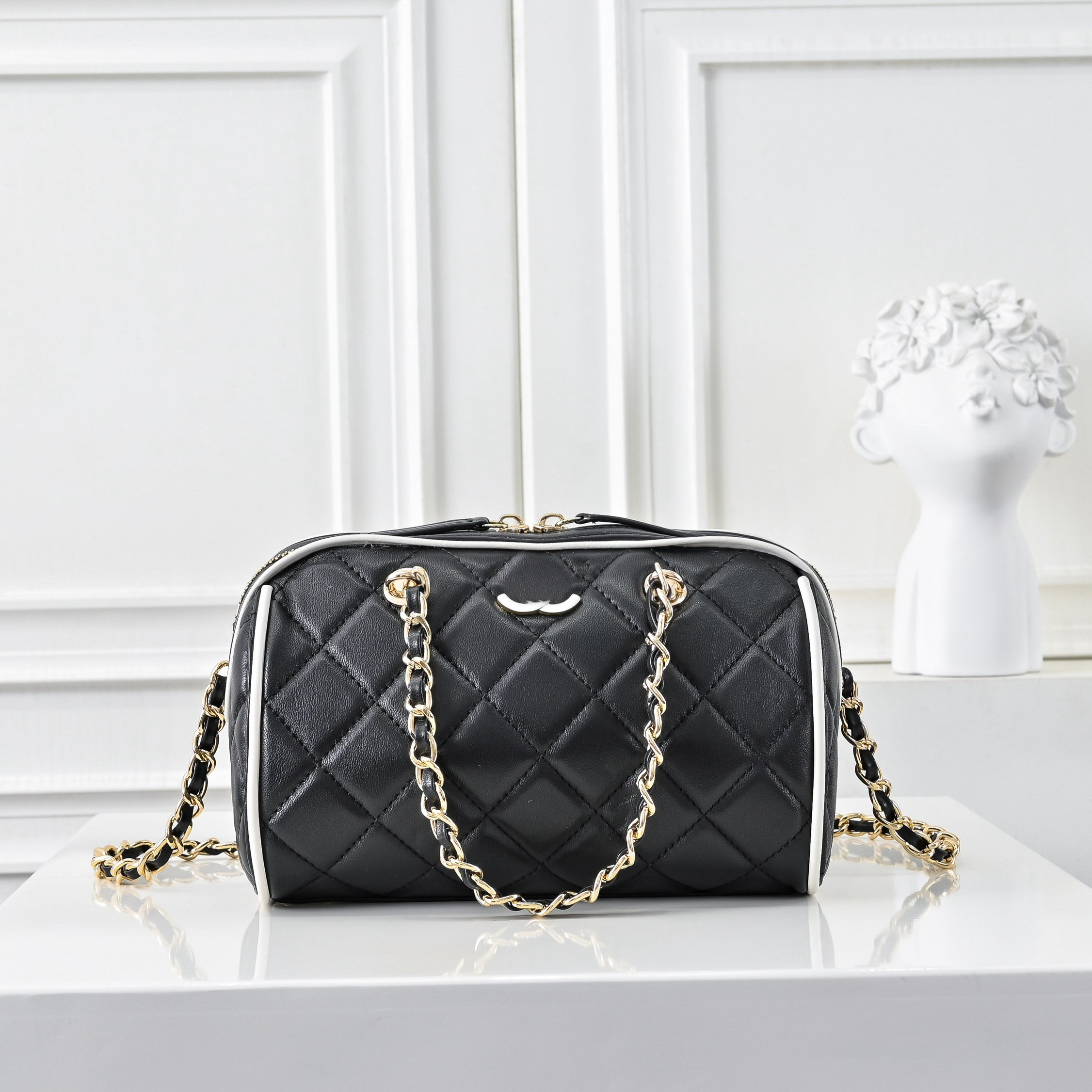 AAA ss71 Designer Handbags for women 2025 new style fashion light luxury high-end shoulder bag diamond chain crossbody small square bag