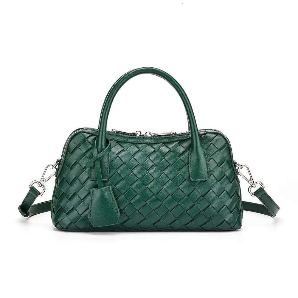 2025 Women Design New Woven Bowling Bag Single Shoulder Crossbody Boston Retro Handbag