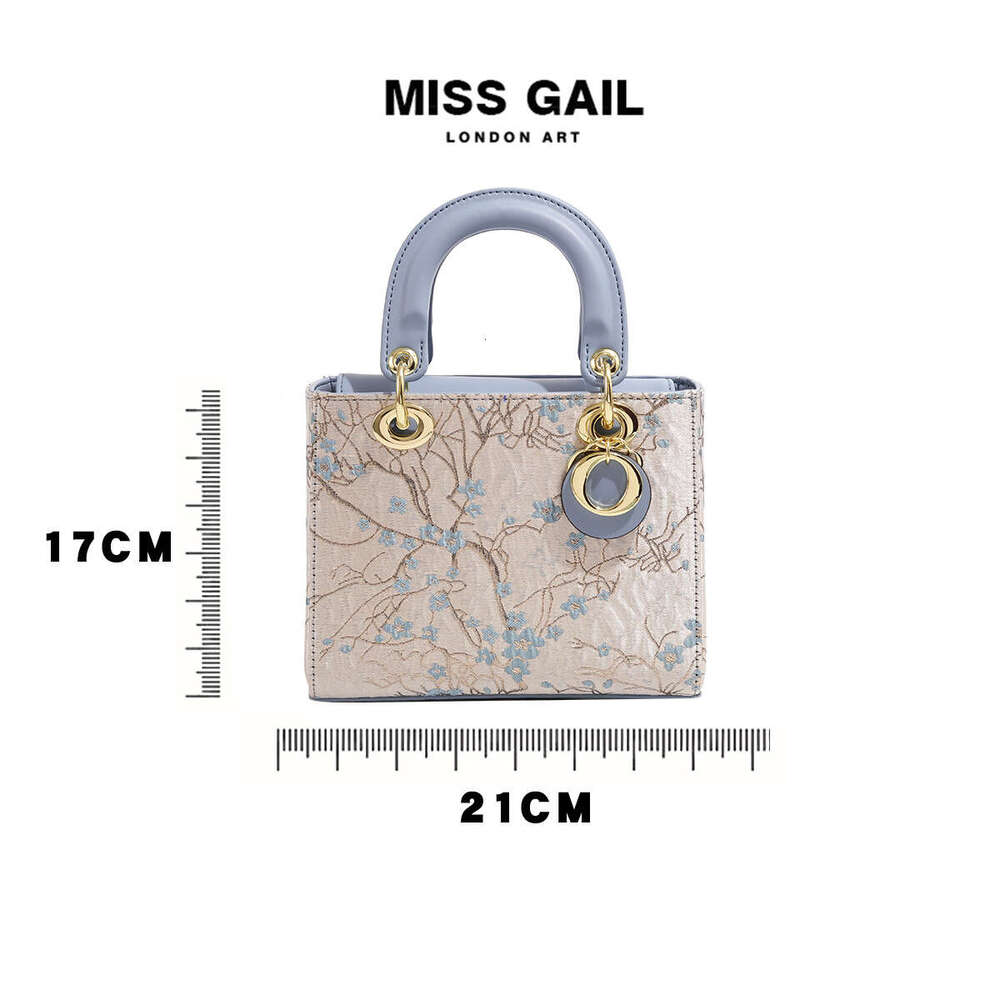 High-Quality Princess Diana Style Women's Large Capacity Handbag New Elegant Plum Blossom Embroidery Shoulder Crossbody Bag