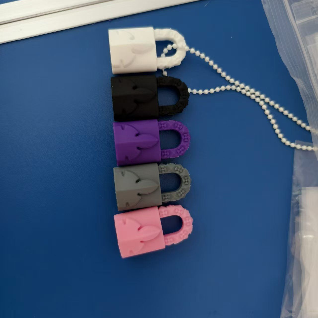 c87 Necklace resin lock colored lock rubber street dance hip-hop letters Couple colored jewelry new