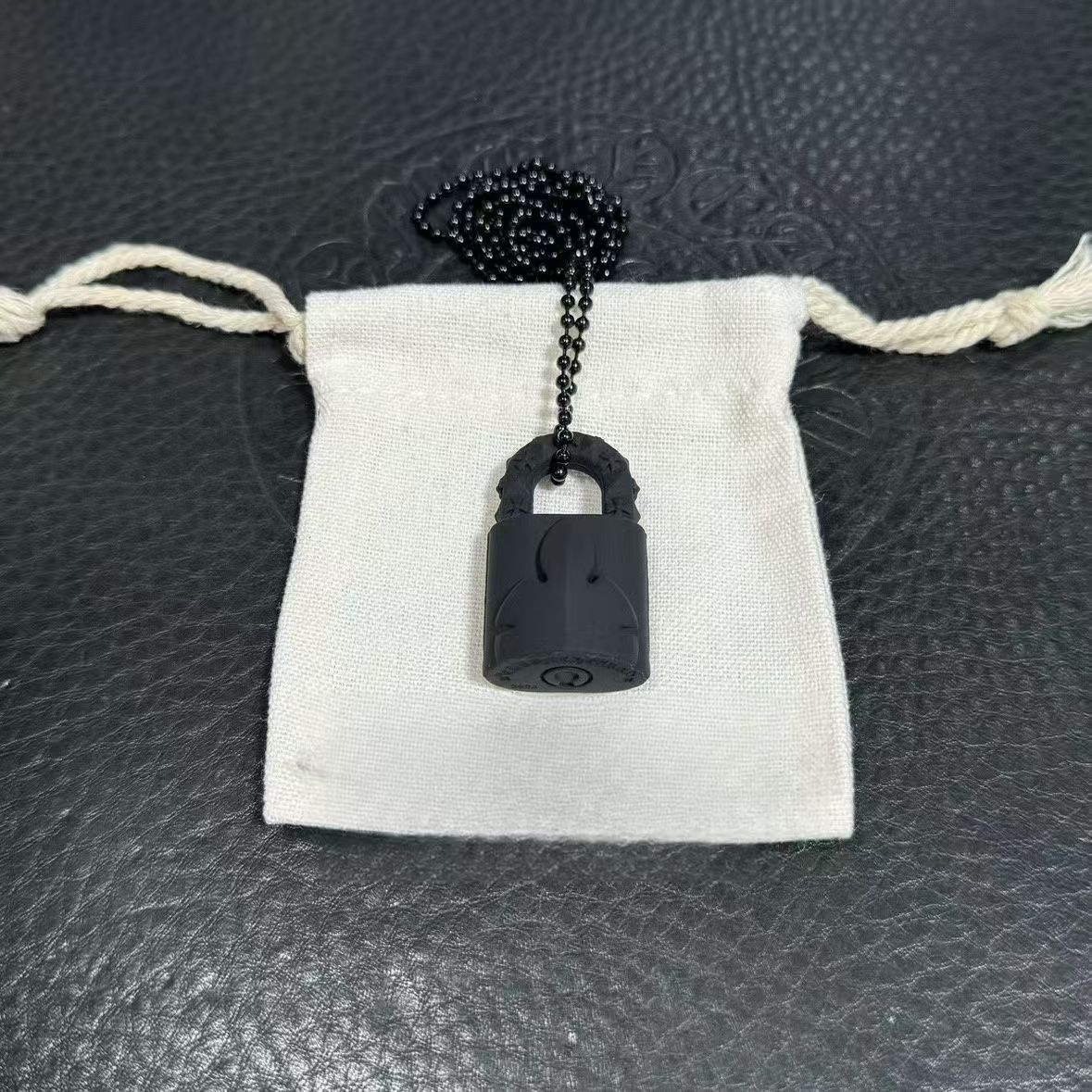 c87 Necklace resin lock colored lock rubber street dance hip-hop letters Couple colored jewelry new