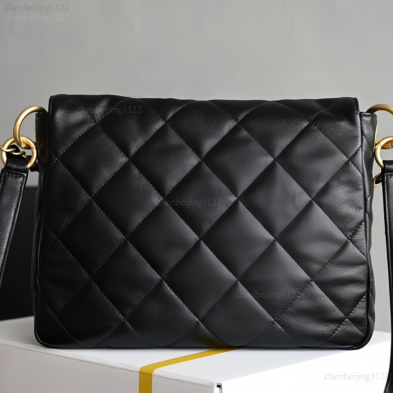 Shoulder-Bag With A Single Handle For Portability, Featuring The Concepts Of Top Designers