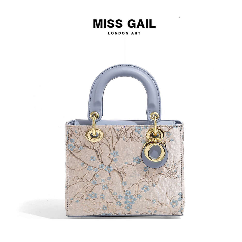 High-Quality Princess Diana Style Women's Large Capacity Handbag New Elegant Plum Blossom Embroidery Shoulder Crossbody Bag