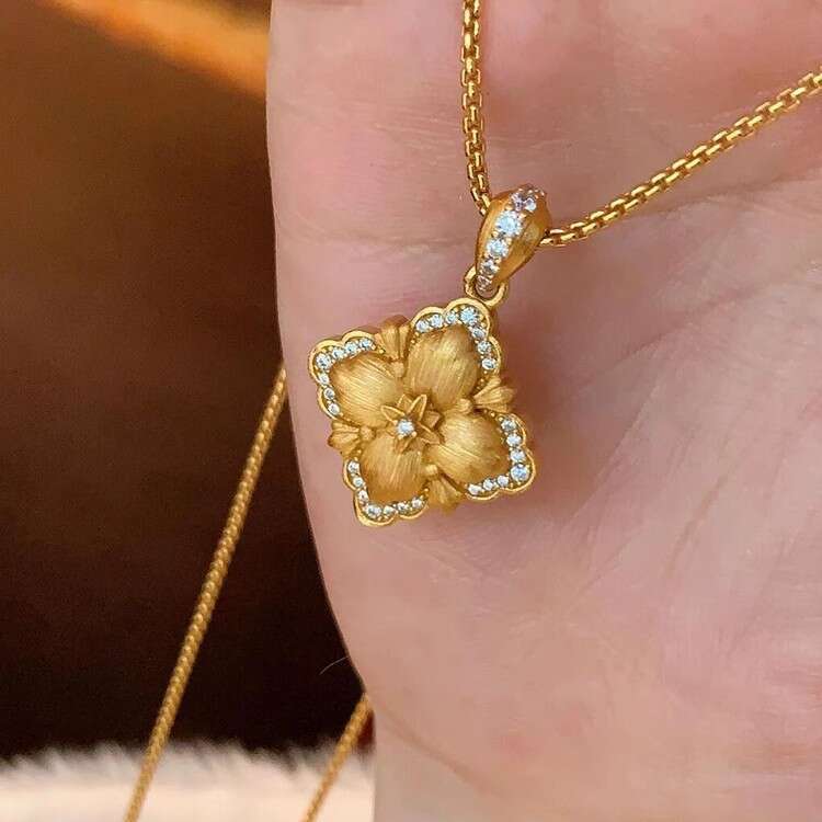 New Hot Luxury jewelry designer necklace medieval gold brushed clover pendant necklace women's palace style necklace niche personalized design co