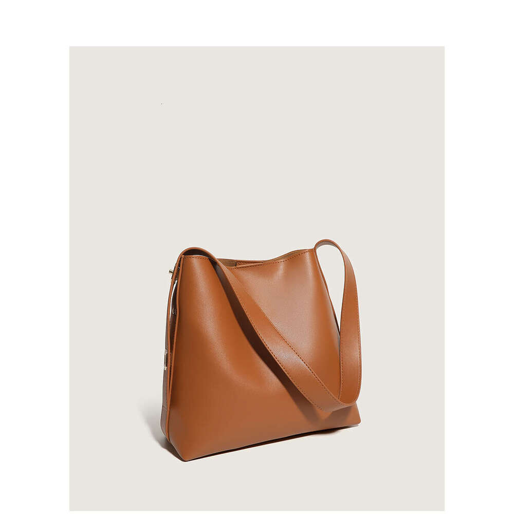 Minimalist Bucket High-End Niche for Women New Trend Large Capacity Commuter Shoulder Crossbody Bag