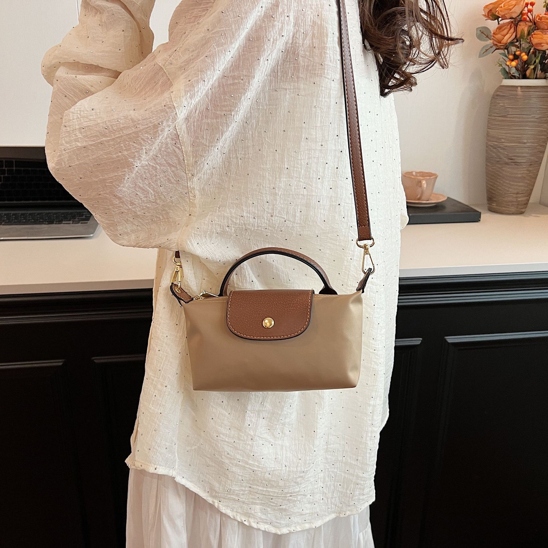 Designers Bag Autumn Winter Canvas Crossbody Mini Bag For Women 2025 New Cross-border Handheld Nylon Dumpling Bag Single Shoulder Phone Bag