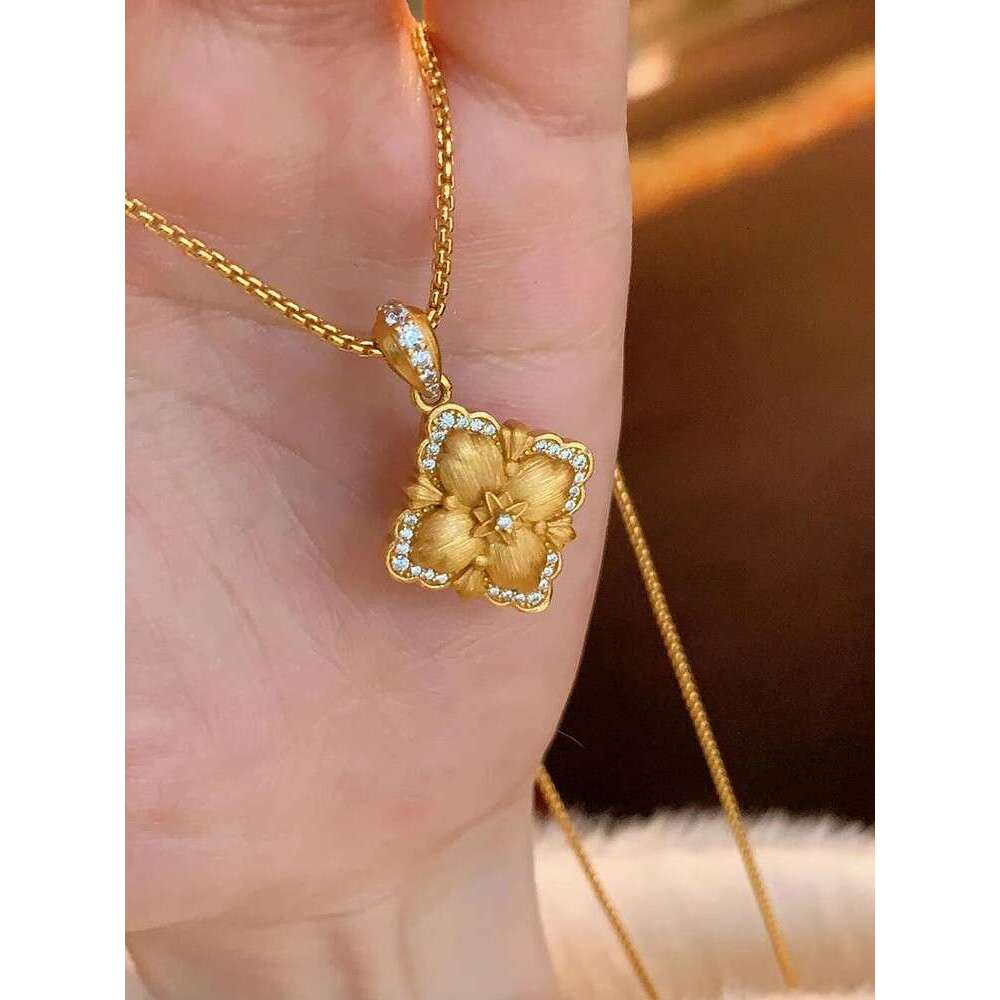 New Hot Luxury jewelry designer necklace medieval gold brushed clover pendant necklace women's palace style necklace niche personalized design co