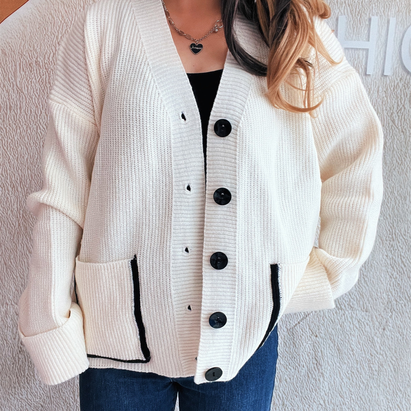 new Free shipping designer sweater for women Casual and fashionable sweater with simple printed loose knit cardigan