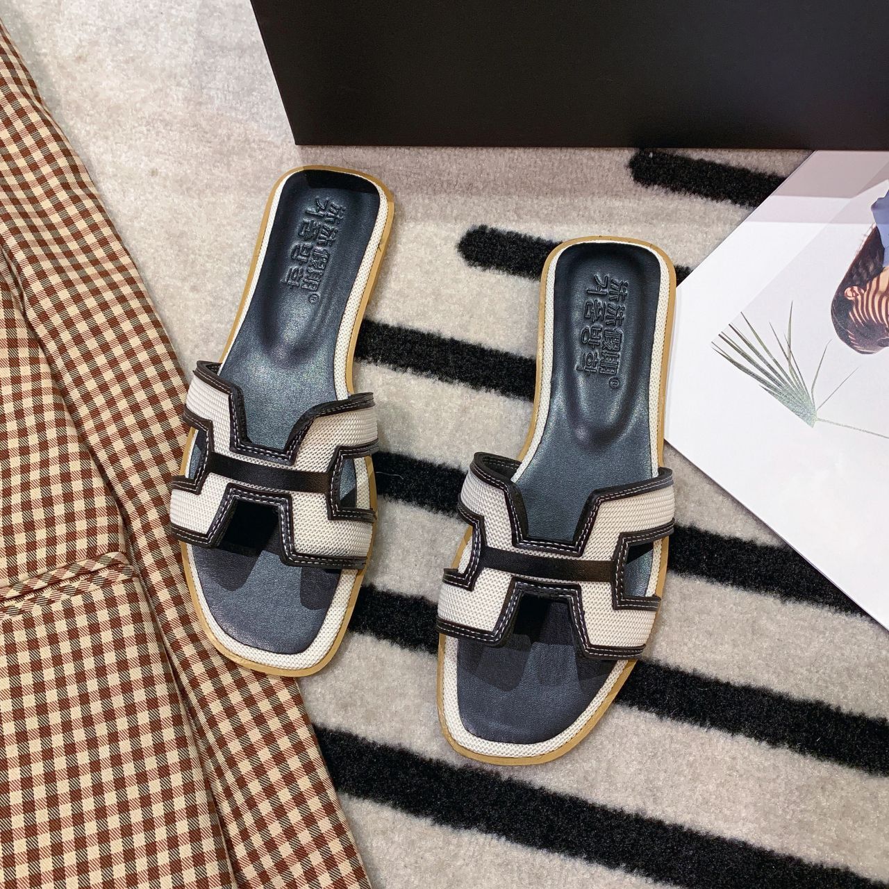 Luxury Brand Designer Shoes Luxury Brand Designer S Soft Sole Women's Slippers 2023 Summer Flat One-Word Slippers Outdoor Fashion Color-Block San