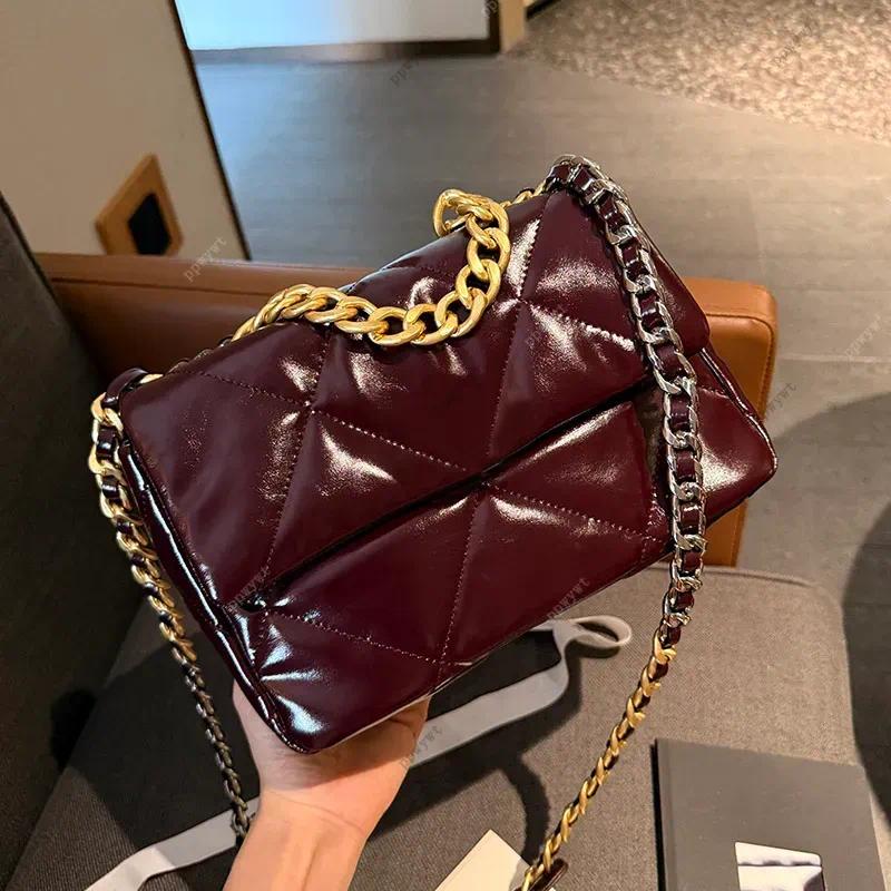 19 Series Women Designer Medium Shoulder Bag Shiny Oil Wax Leather Gold Silver Metal Handle Buckle Hardware Two-Color Matelasse Chain Luxury Crossbody Handbag 26cm