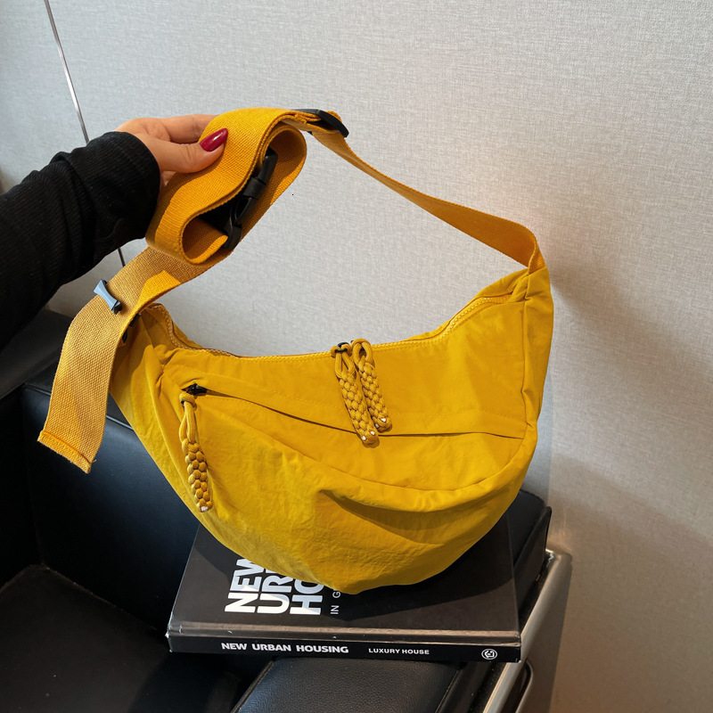 2025 Designer's New Women's Crossbody Bag Fashion Sports Dumpling Bag Outdoor Shoulder Bag