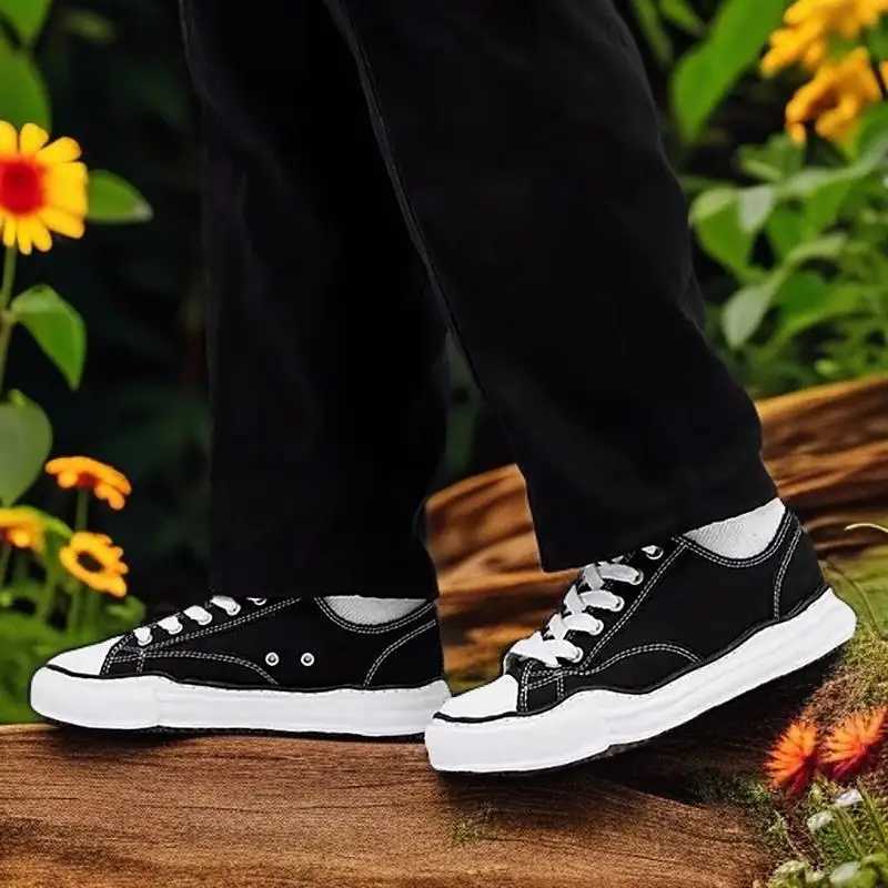 Versatile small shoes thick soles and elevated Japanese canvas outdoor casual sports shoes Y250728