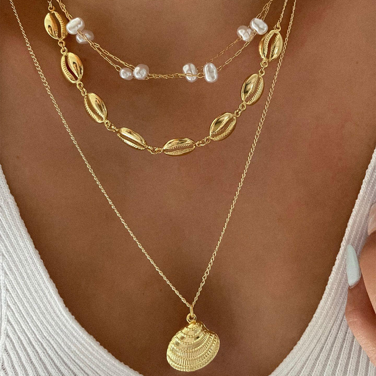 Light High-End Summer Metal Shell Pendant Necklace for Women Fashion Multi-Layer Vacation Style Clavicle Chain Jewelry for Women