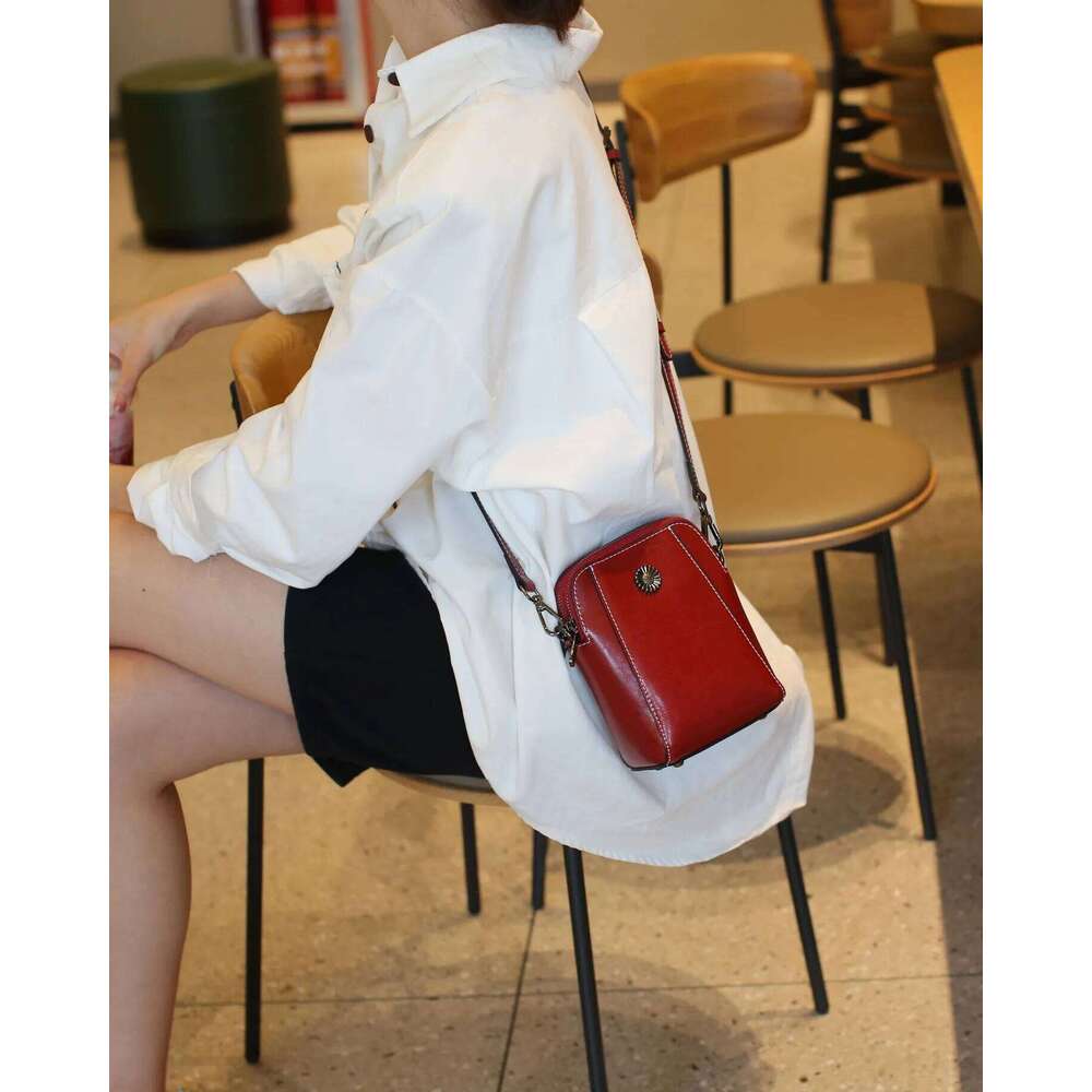 Designer Bags Leather Women's Mobile Phone Single Shoulder Messenger Purse Fashion All-Match Oil Wax Cowhide Casual Crossbody Small Bag Luxury Ba