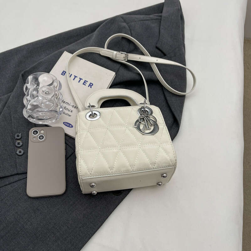 Korean Style Fashion Sweet Handbag for Women Trend Quilted Small Square Simple Crossbody Princess Diana Bag