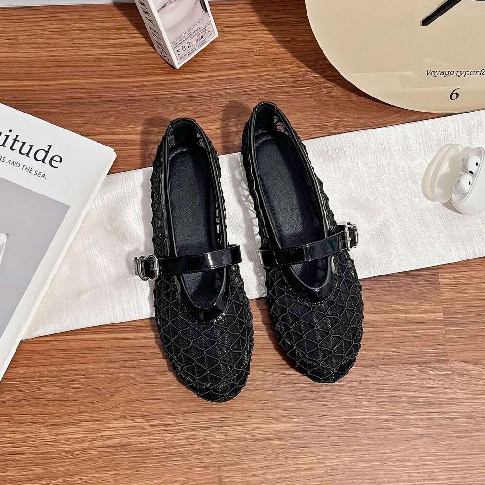 Designer New Fashion Hollow Carved Sole Soft Surface Flat for Women Elegant Mesh Breathable Single Shoes Versatile