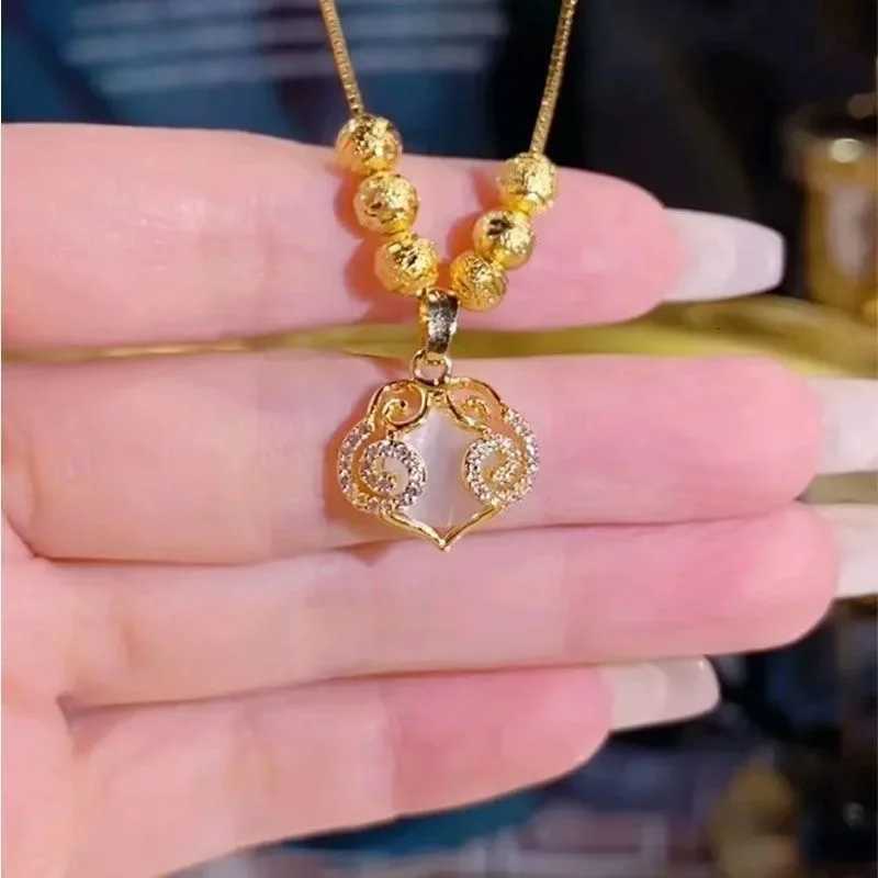 Gold Color Ginkgo Leaf Pendant Necklace with Sparkling Zircon Accent Elegant Chain for Women Jewelry Gift Z250910