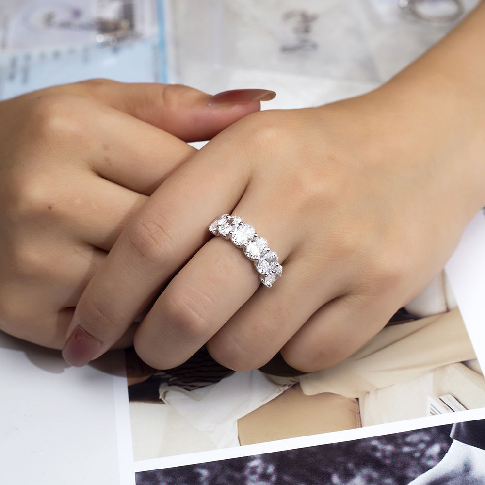 Customized Jewelry Wedding Band 18K Solid Gold with 3*5MM DEF VVS Lab Grown Oval Cut Diamond Ring