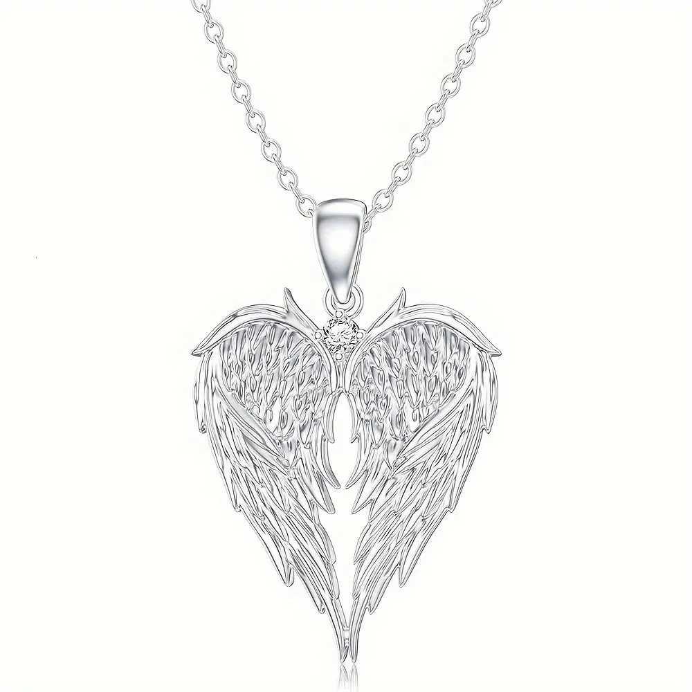 Heart with Angel Wings Pendant Necklace Fashionable Jewelry for Banquet Party and Daily Wear Z250910