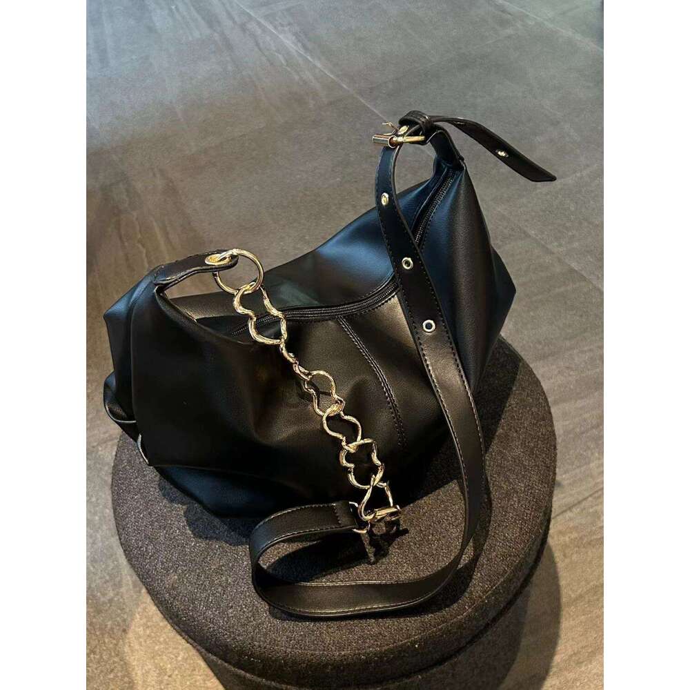 Designer Bag Tote Bag Shoulder bag French Style Ins Niche Lightweight High End Versatile Single Shoulder Commuter Crossbody Black Chain Handbag Intern