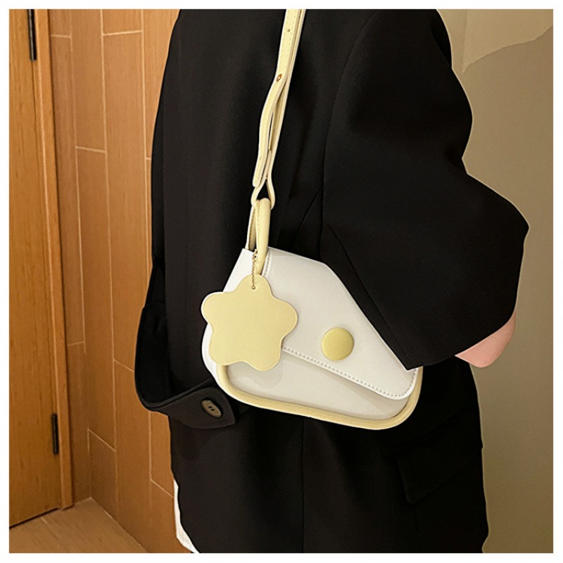 Elegant Women's Messenger Bag with Compact Design for Everyday Use