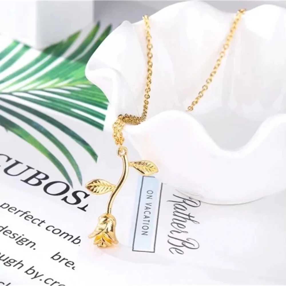 Rose Flower Necklace 3D Floral Charm Pendant for Women Romantic Valentines Day Jewelry Gift Z250910