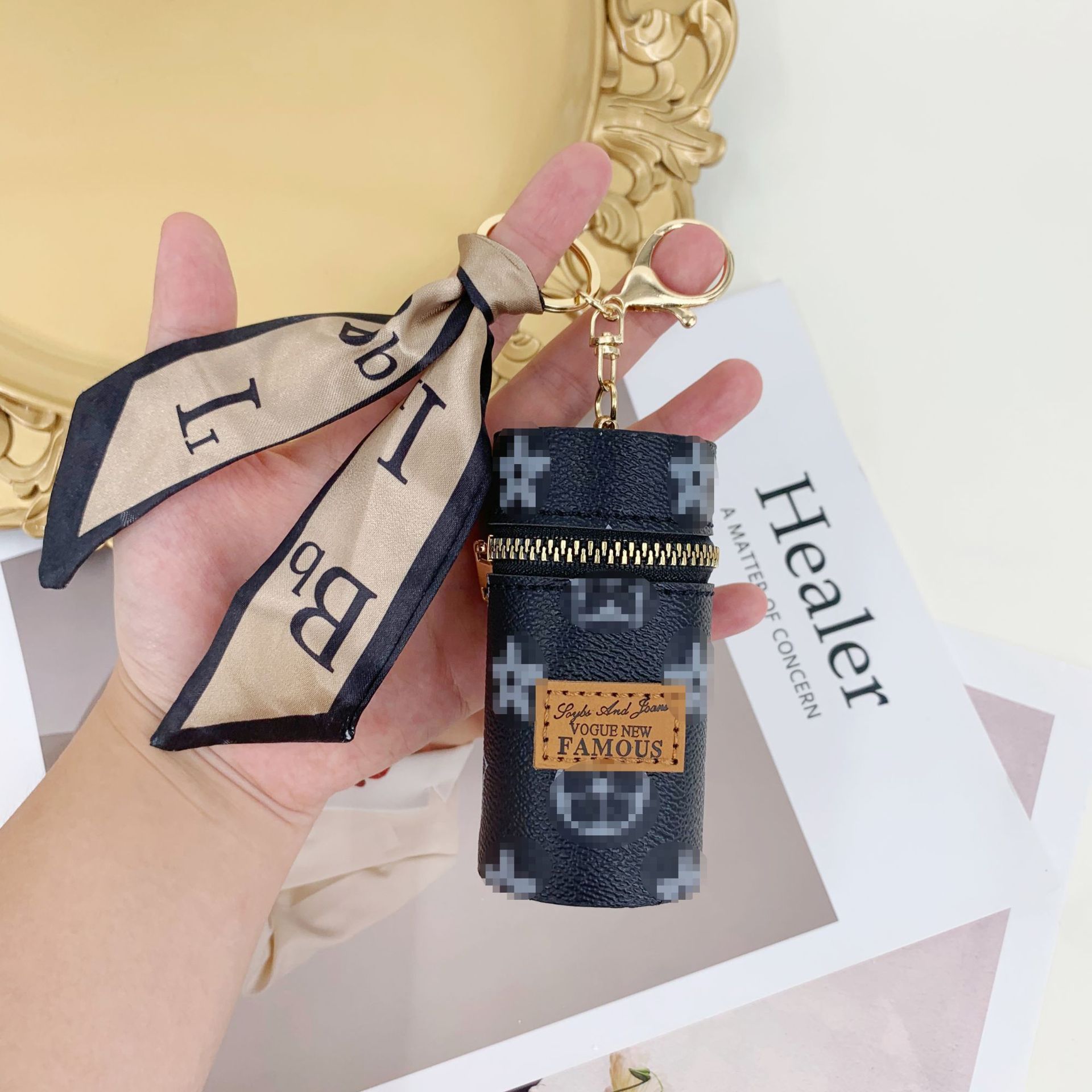 Luxury Mini Handbags Charms Designer Leather Car Keyring Chain Mini Totes Keychains Earphone Bag Purse Zipper Pocket Bag Pendant Keys Coin Bag